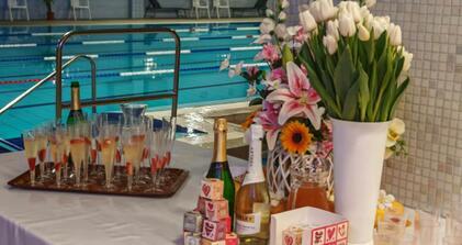 Éjszakai fürdőzés a Szikszói Városi Uszodában Nőnap alkalmából 